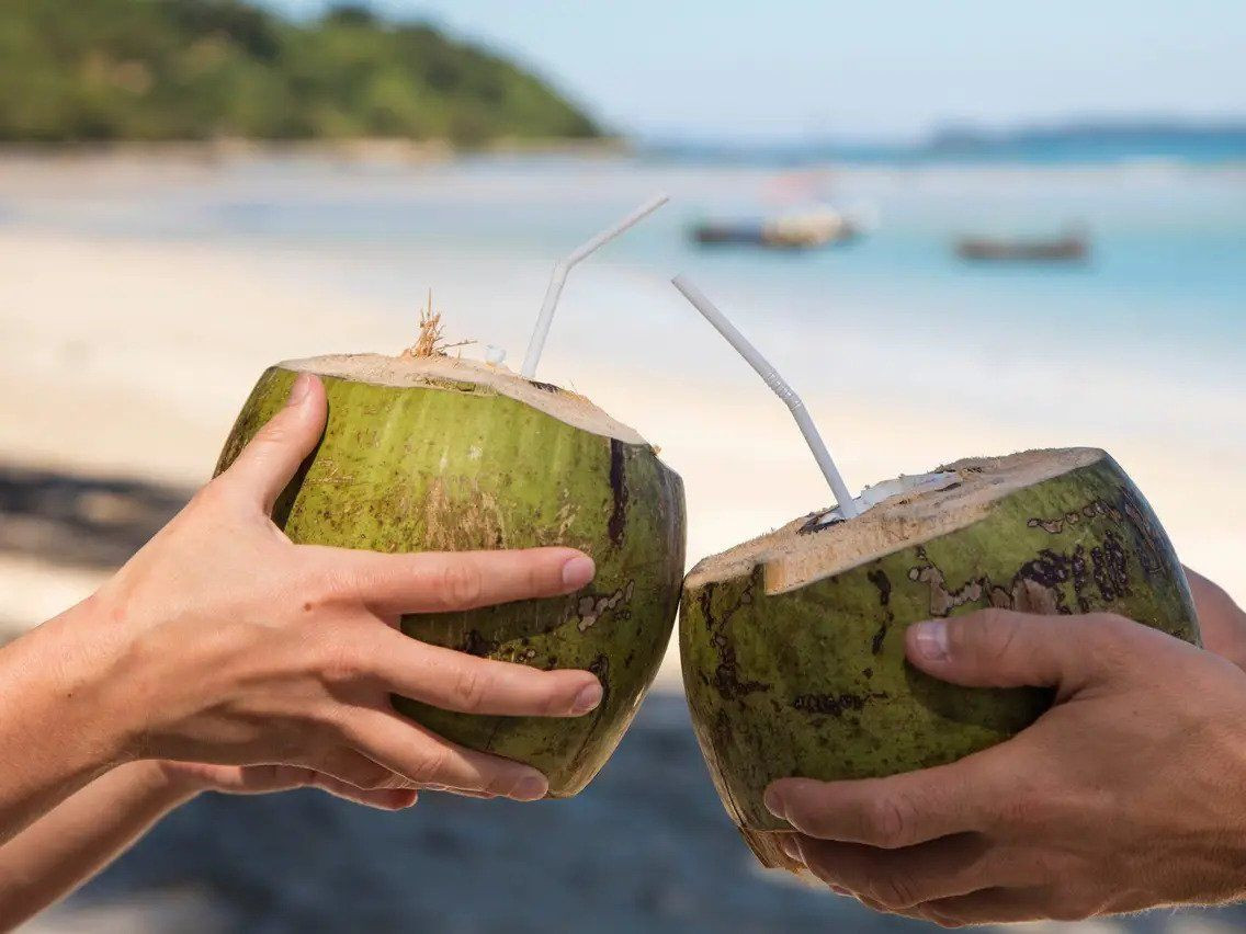 buah dan sayuran dengan kandungan air yang tinggi
